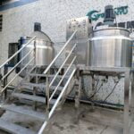 Quality Jacketed liquid mixing tank with magnetic mixer pharmaceutical mixer blender Manufacturer | GUANYU